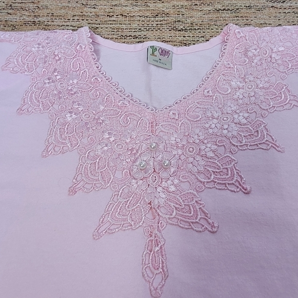 VINTAGE Lace Detail with Shoulder Pads Top - Picture 1 of 9